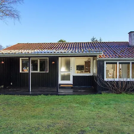 Three-bedroom Holiday In * Hals