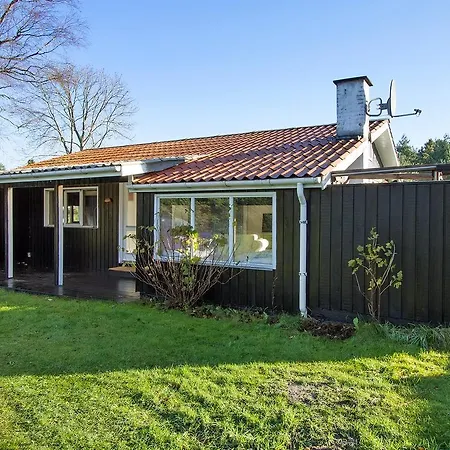 펜션 Three-bedroom Holiday In *
